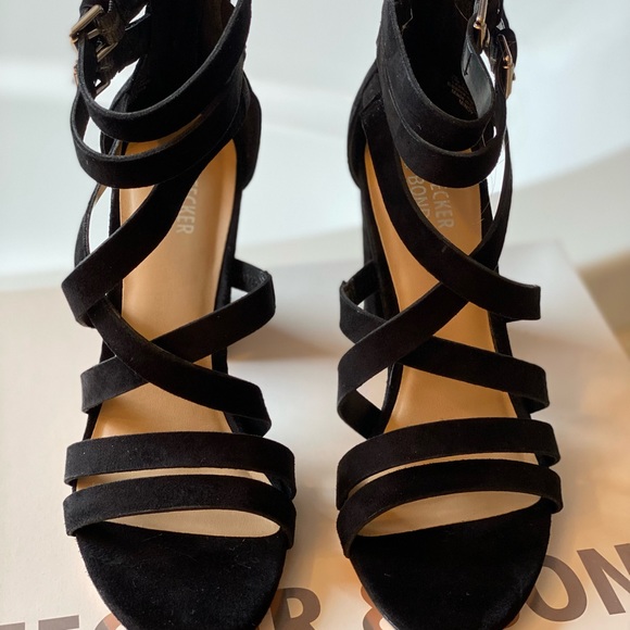 NEW IN BOX BLEECKER & BOND SANDALS - Picture 3 of 11